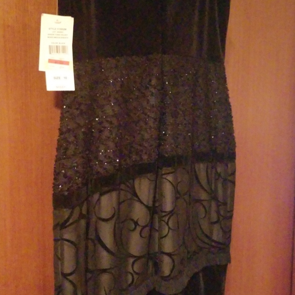 Dress - Picture 4 of 4